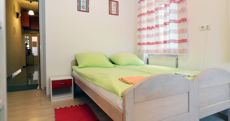 2 BED DOUBLE ROOM - GARDEN VIEW - Hostel Temza